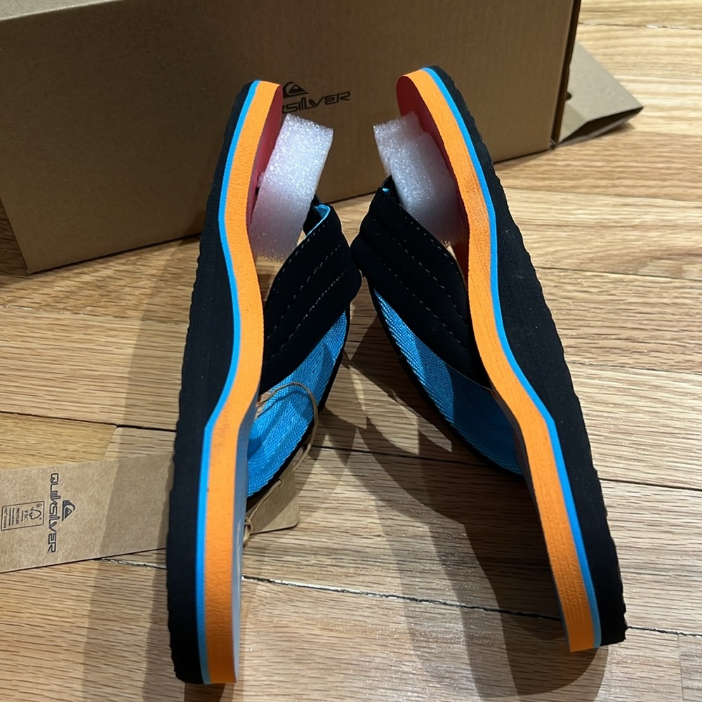 Quicksilver NIB sandals - Picture 6 of 6